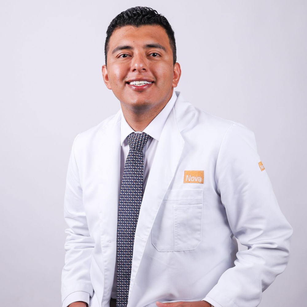 Dr. Luis Obeth Reyna Tobías - Atendiendo Paciente